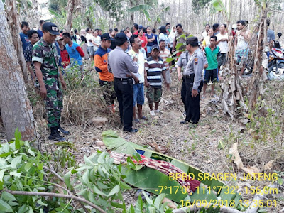 WARGA BANYURIP SRAGEN DIGEMPARKAN TEMUAN MAYAT DI SEMAK HUTAN. DITEMUKAN BEKAS LUKA BAKAR DAN JATUH DARI KETINGGIAN