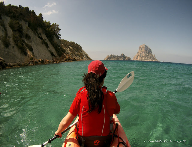 Ibiza, kayak hacia Es Vedra, por El Guisante Verde Project
