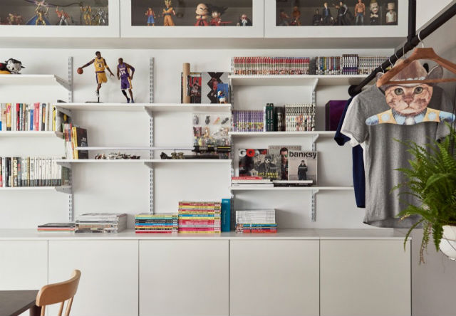 reforma piso pequeño transformado en loft, pared de almacenaje