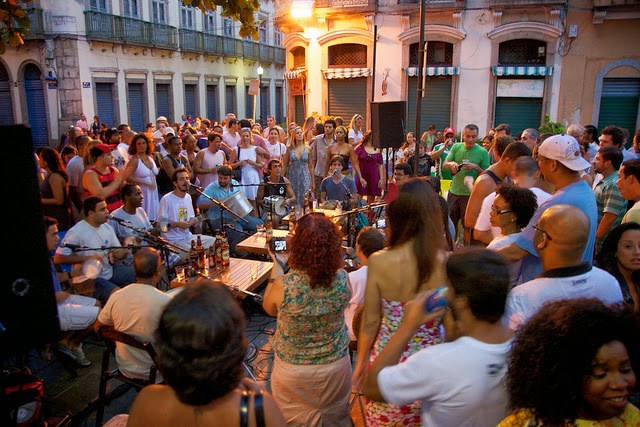 Roda de samba da Rua do Ouvidor no centro do Rio de Janeiro