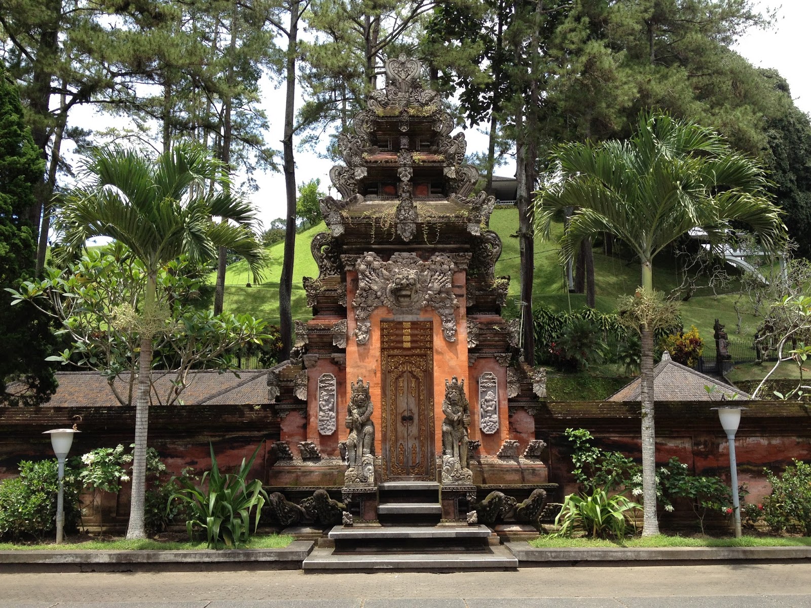 Het Indonesië avontuur van de bende van 8: Tampak Siring - Tirta Empul