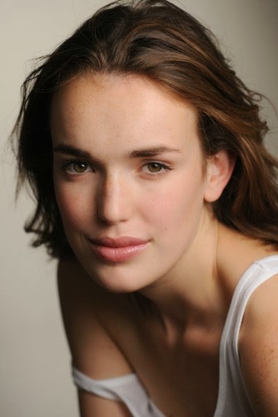 Flawless And Beautiful: Beautiful British Actress Elizabeth Henstridge