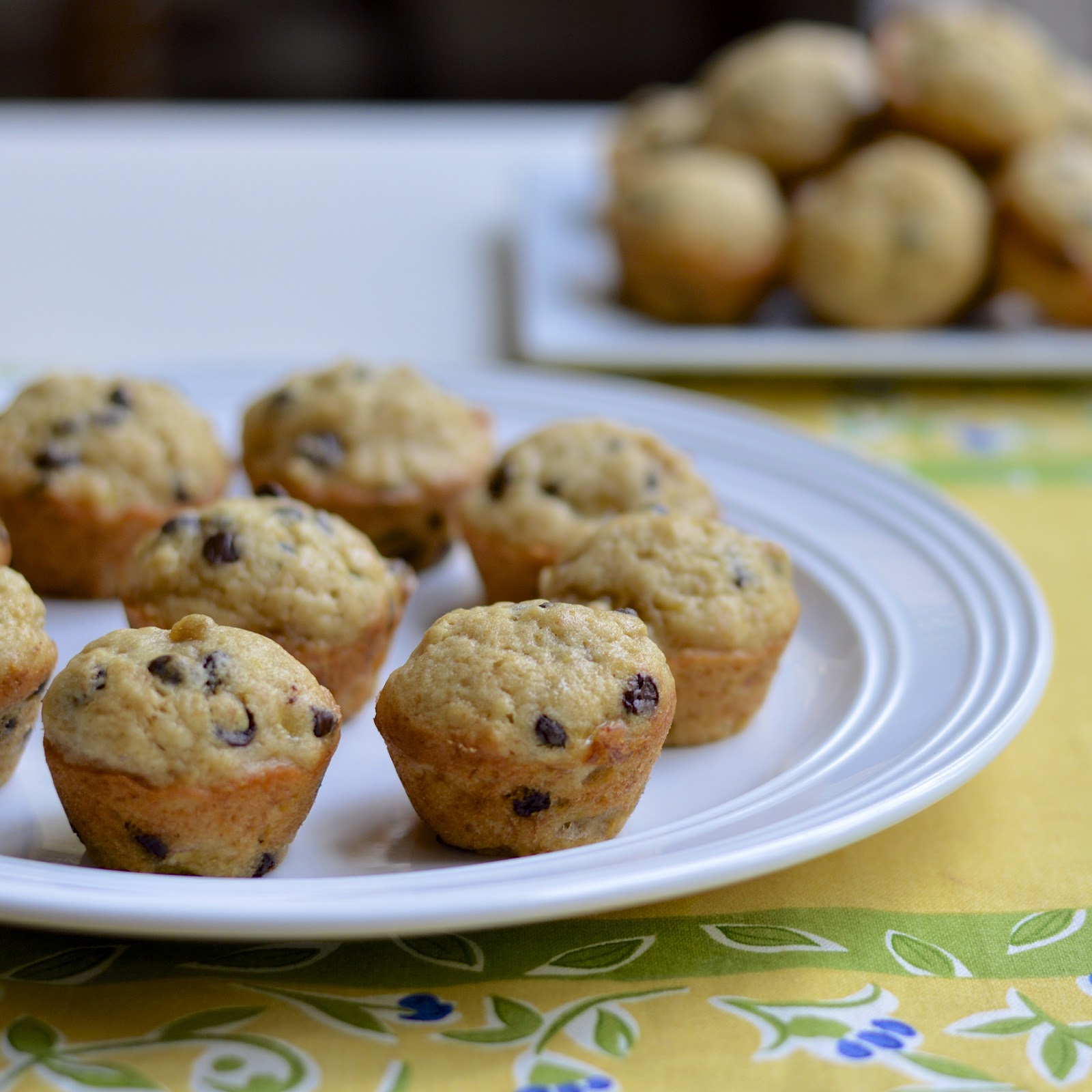 Mini Banana Chocolate Chip Muffins | Virtually Homemade: Mini Banana ...