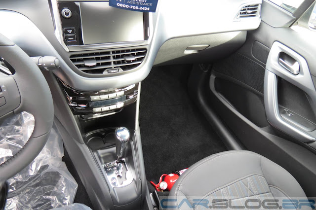 Peugeot 208 Griffe Automático - console central - multimídia