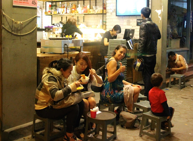 Restaurante de rua no Vietnã