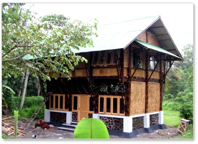 Contoh Desain Rumah Dinding Bambu Unik Nyaman Indah