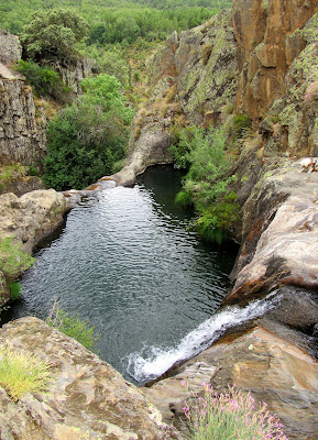 Baño en la poza de la cascada del Aljibe