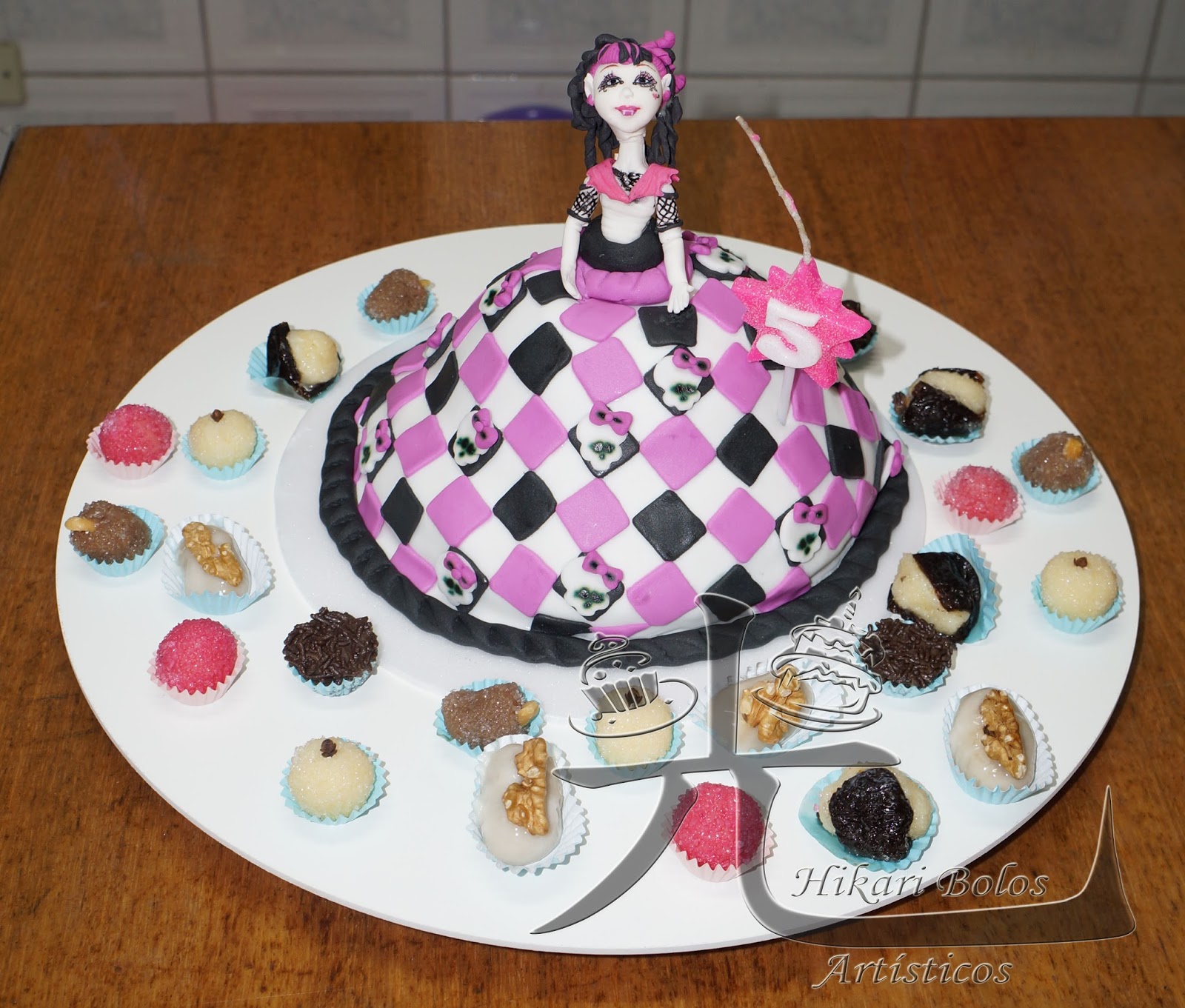 Bolo Monster High em Pasta Americana Hikari Bolos Artísticos