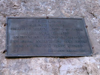 Placa y Medallón que Recuerdan la Primera Ascensión y los 500 Años de ella