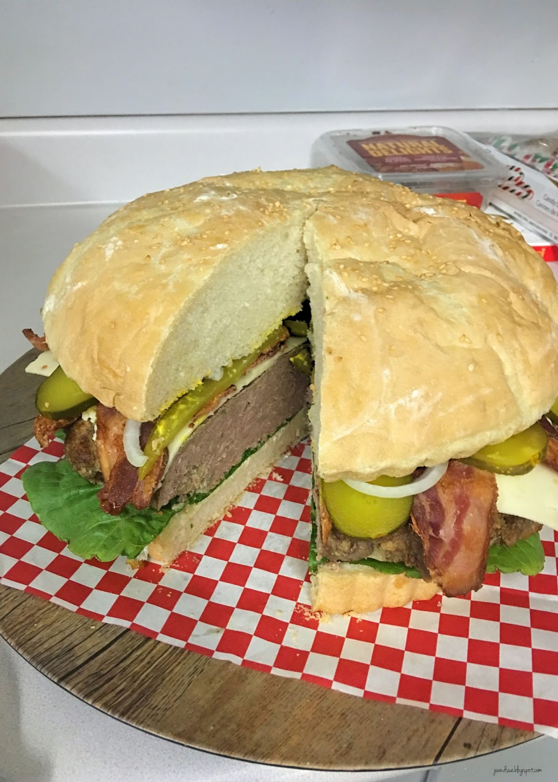 Jo and Sue: Giant Bacon Cheeseburger