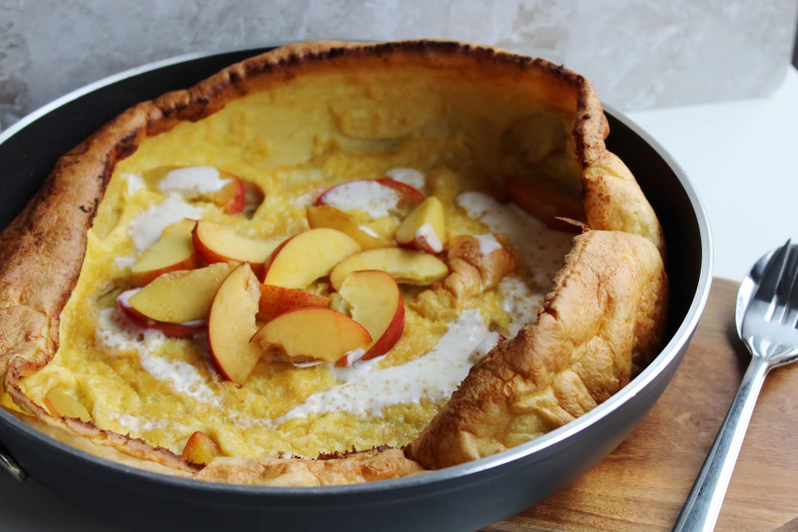 Ofenpfannkuchen mit Nekatrinen