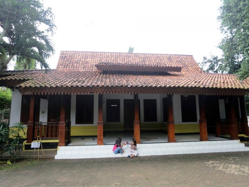 ツ 21+ contoh gambar desain rumah adat betawi modern dan 