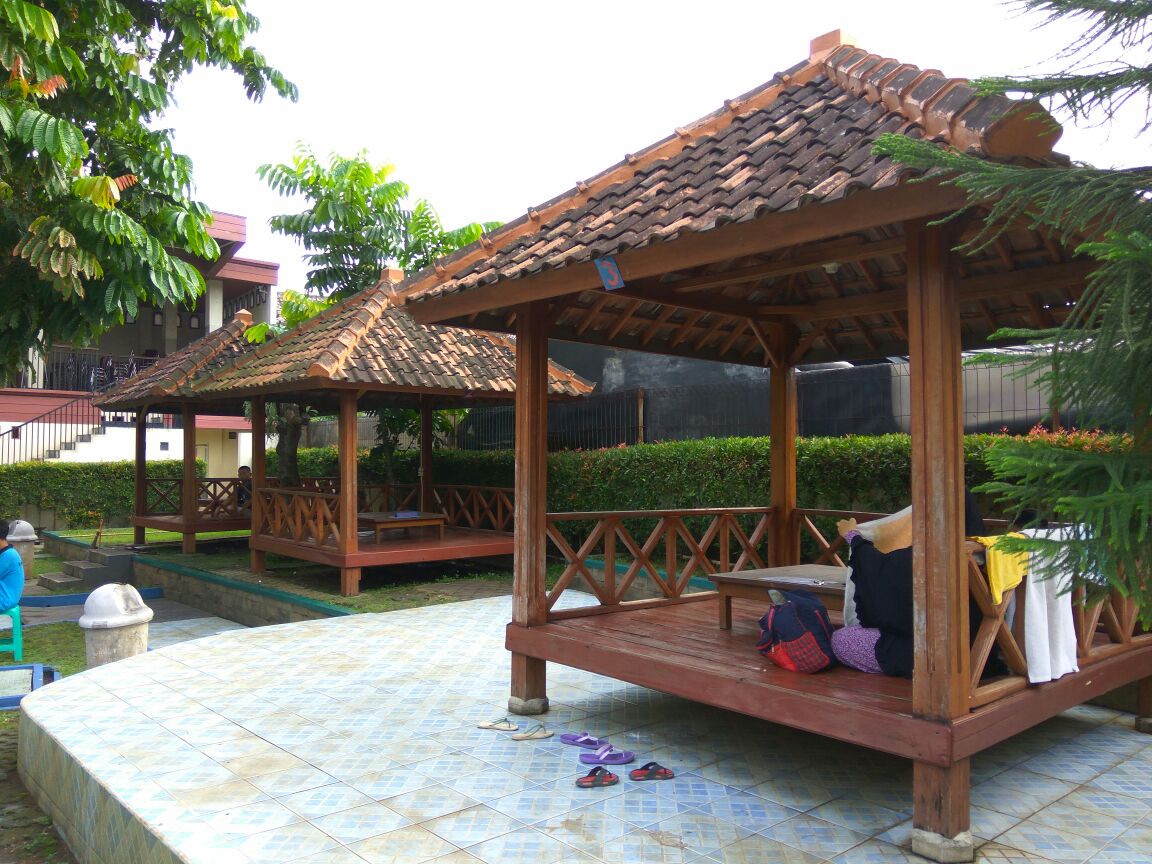 Kolam Renang Rumah Ibu - Homecare24