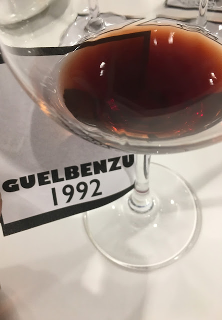 Uno de los vinos de la noche. Guelbenzu 1992