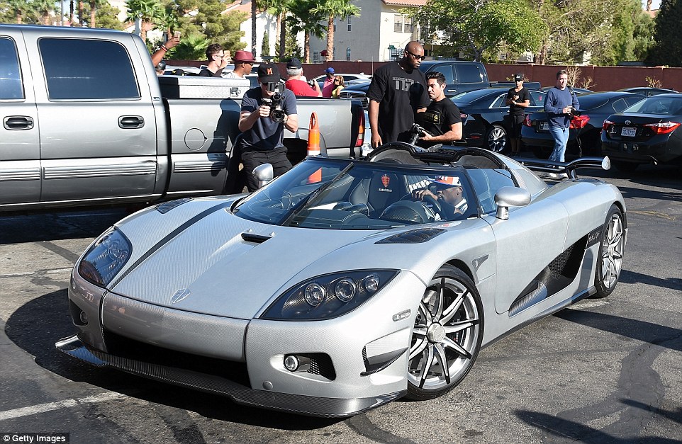 Super Mahal dan Langka, Floyd Mayweather Perkenalkan Mobil