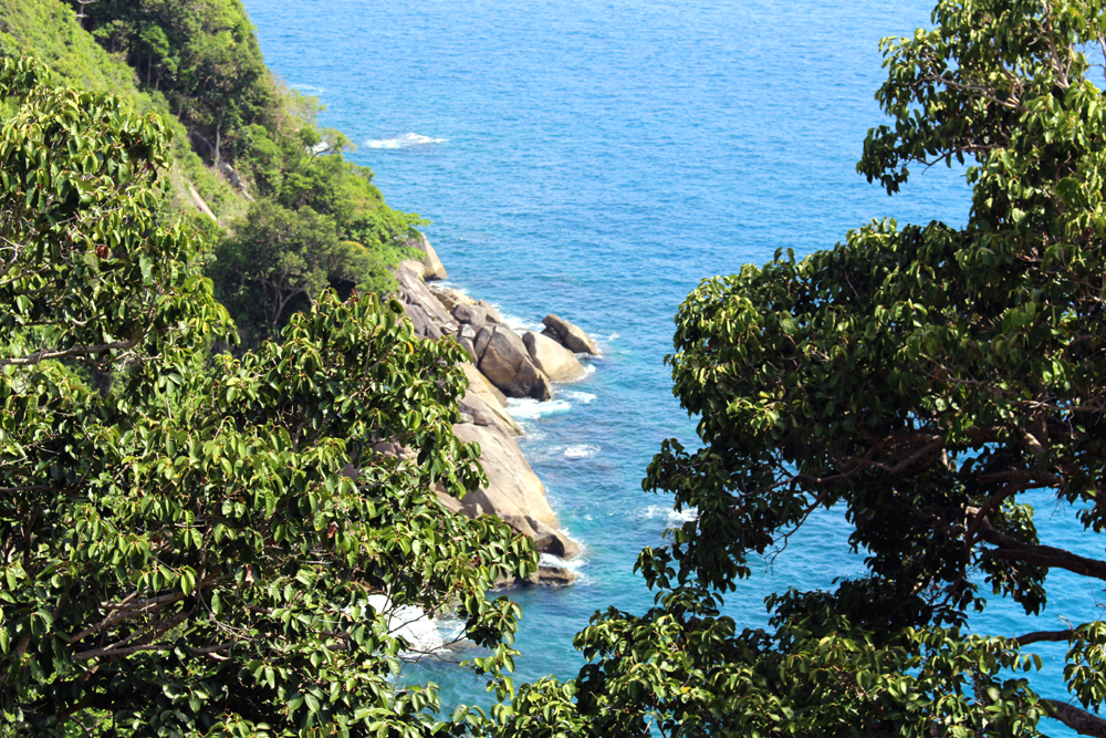 Cliffs at Paresa Phuket, Thailand | travel blog