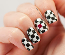 nails checkered polish