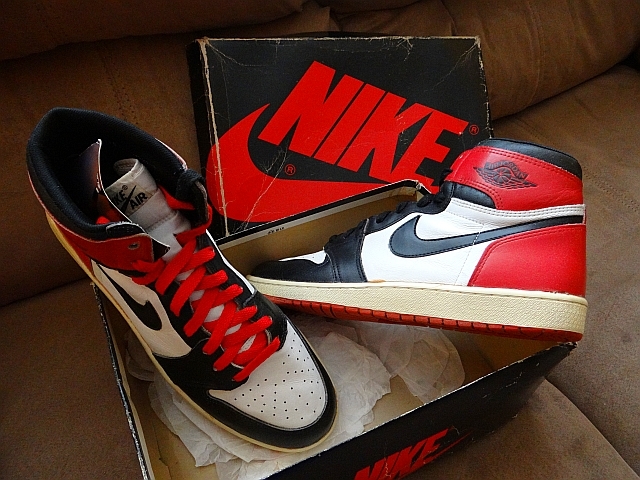 1985 jordan 1 black toe