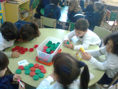 Jardin de Infantes Reconocido San José Obrero: Sala verde jugando con