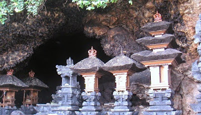 プラ・ゴア・ラワ: コウモリの穴の中の美しい神殿