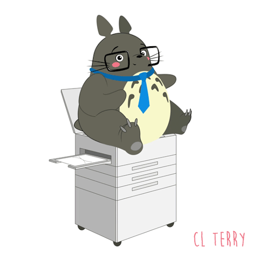 Totoro na kopiarce skanuje pośladki