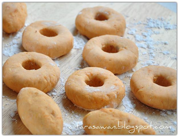 Kuih Keria / Malaysian Sweet Potato Donut ~ Resepi Terbaik