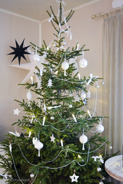 joulukuusi joulun odotus kuusi koristeet valkoinen aito tähti valkoinen