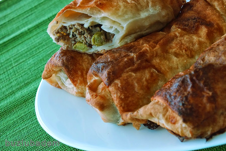 Kıymalı Bezelyeli Börek