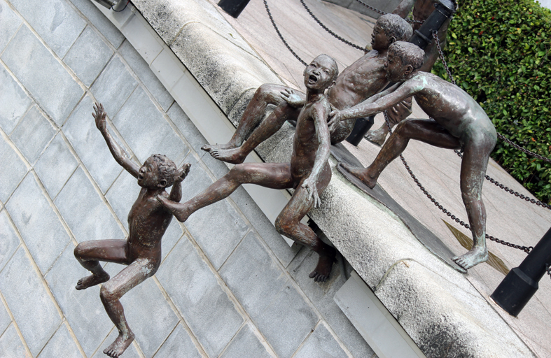Resultado de imagen de varios niños forman una escultura