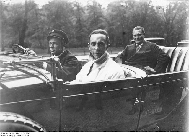 Goebbels  Goering in 1930