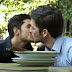 Il bacio gay della pubblicità? In onda solo dopo le 23