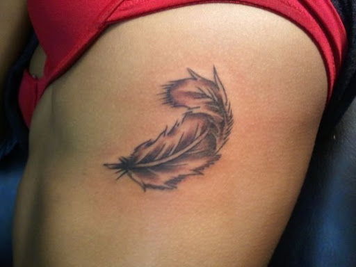 Sexy pena da tatuagem para a menina