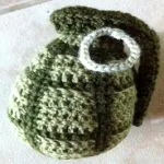 http://www.solmuteoriaa.com/crochet-patterns/hand-grenade/