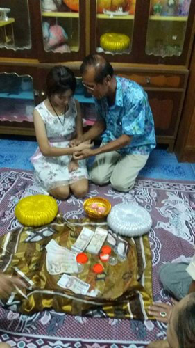 Phan no dam cuoi cu ong 71 tuoi va thieu nu 17 tuoi - Anh 2