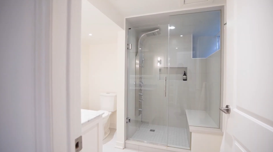 Tour 92 Orchard Park Blvd, Toronto vs. 13 Interior Design Photos