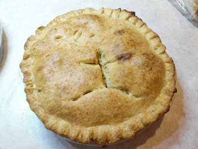 photo of finished apple pie