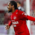 Negociando, Luiz Adriano faz live nas redes sociais e provoca torcida: “Vamo vamo Inter”