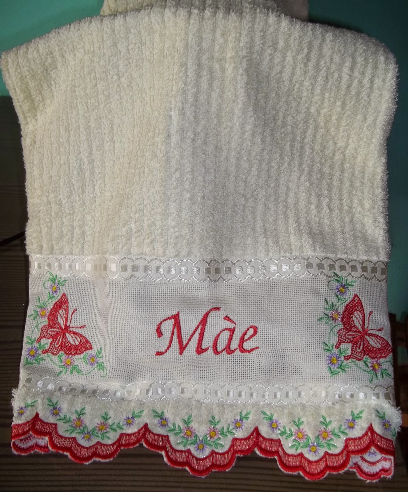 Toalha de Rosto Bordada Mãe ~ Máquina PE 450 - Bordados
