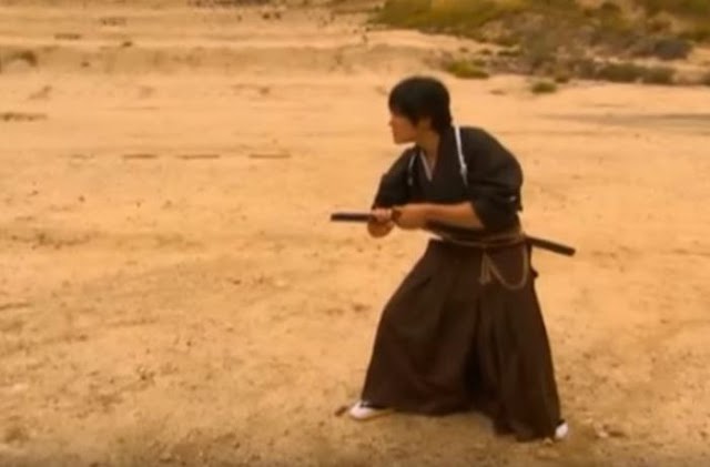 Ο απίστευτος Σαμουράι που έκοψε με το σπαθί του κινούμενη σφαίρα! Εκπληκτικό βίντεο!