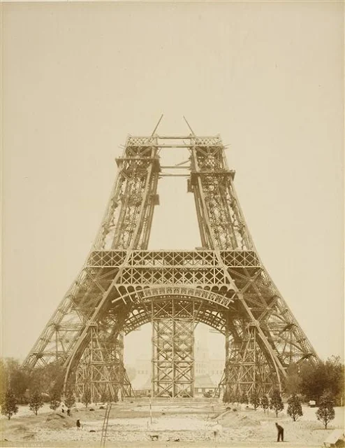 Fotos da Torre Eiffel em construção