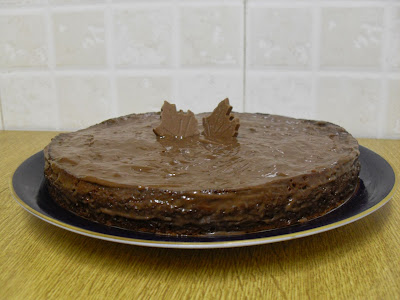 Tarta de caqui y chocolate, sin lactosa.