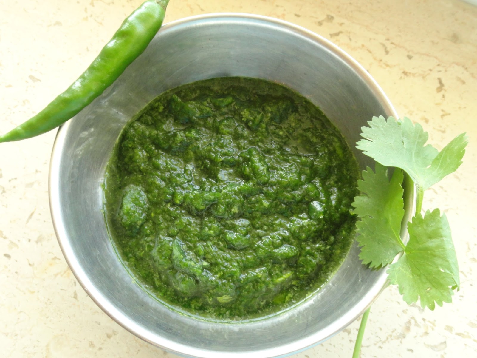 Eat n Eat little More Cilantro Spicy Green Chutney/Hari Theeki Chutney