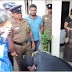 (வீடியோ இணைப்பு) உயிரிழந்த தனது மெய்ப்பாதுகாவலருடைய உறவினரின் காலில் விழுந்து கதறும் நீதிபதி ம.இளஞ்செழியன்.