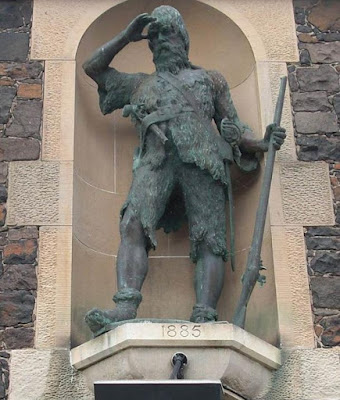 Александър Селкирк - истинският Робинзон Крузо Bronze-statue-of-Alexander-Selkirk