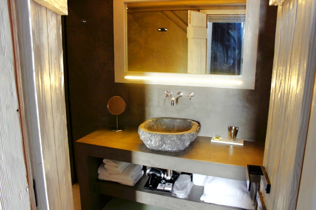 Liostasi Ios hotel and spa Elegant suite bathroom