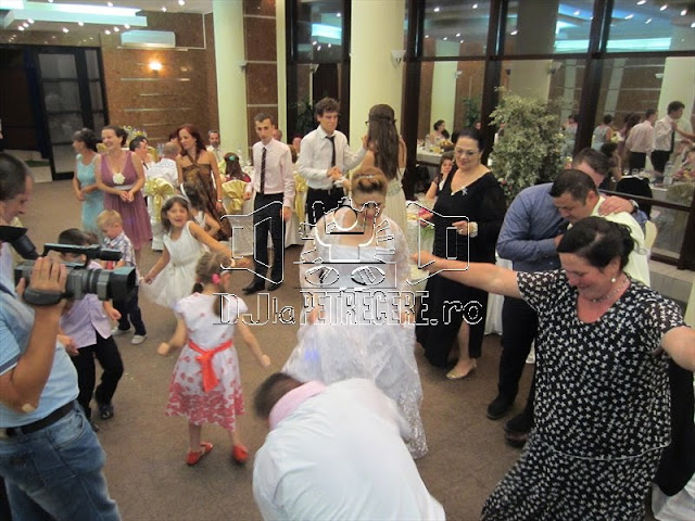 Petrecere de nunta - Arenele BNR 2013 - DJlaPetrecere.ro