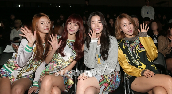 오늘자 서울패션위크 멜로디데이 | 인스티즈