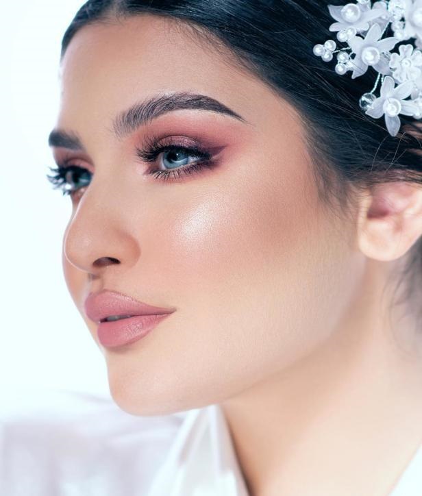 طريقة عمل مكياج خفيف وناعم للمناسبات على طريقة السعوديات