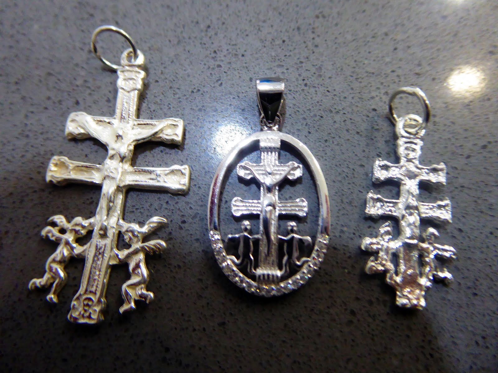 Cruces de Caravaca, distintos modelos