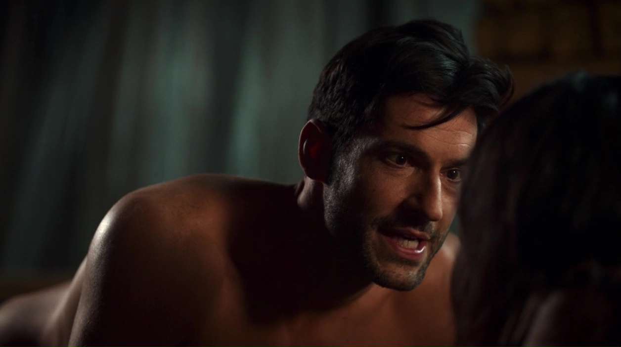 Tom Ellis shirtless in Lucifer 4-07 "Devil Is As Devil Does" .